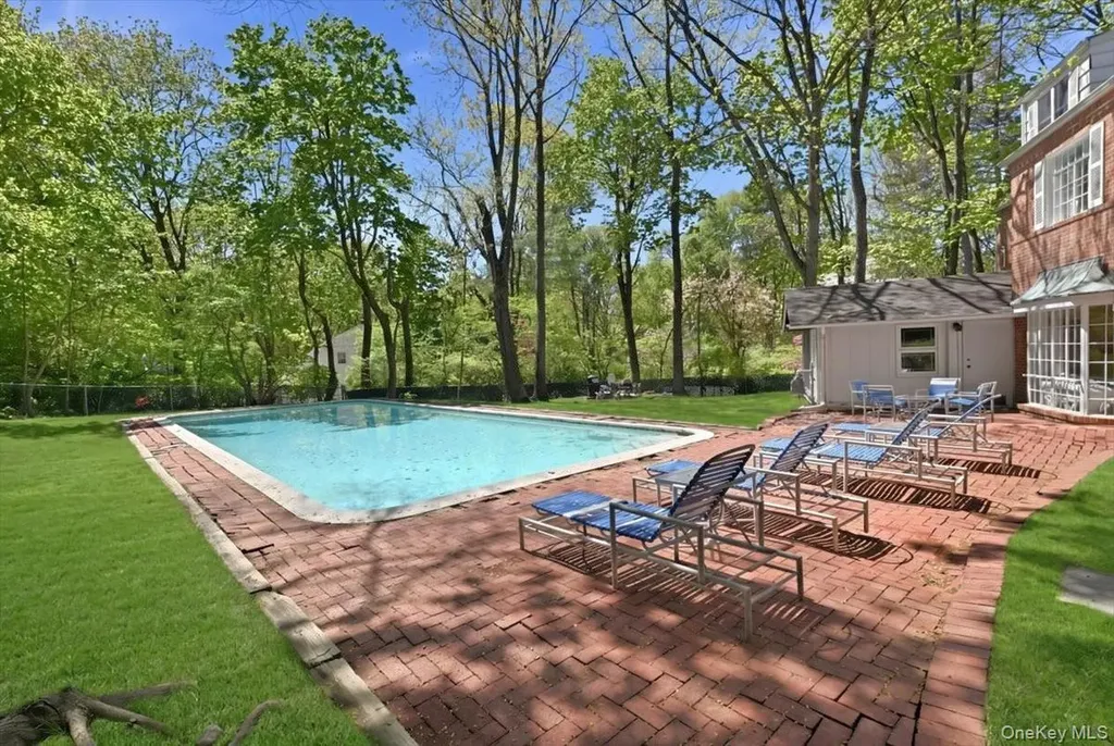 4 The Birches Roslyn Estates NY 11576