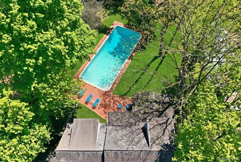 4 The Birches Roslyn Estates NY 11576