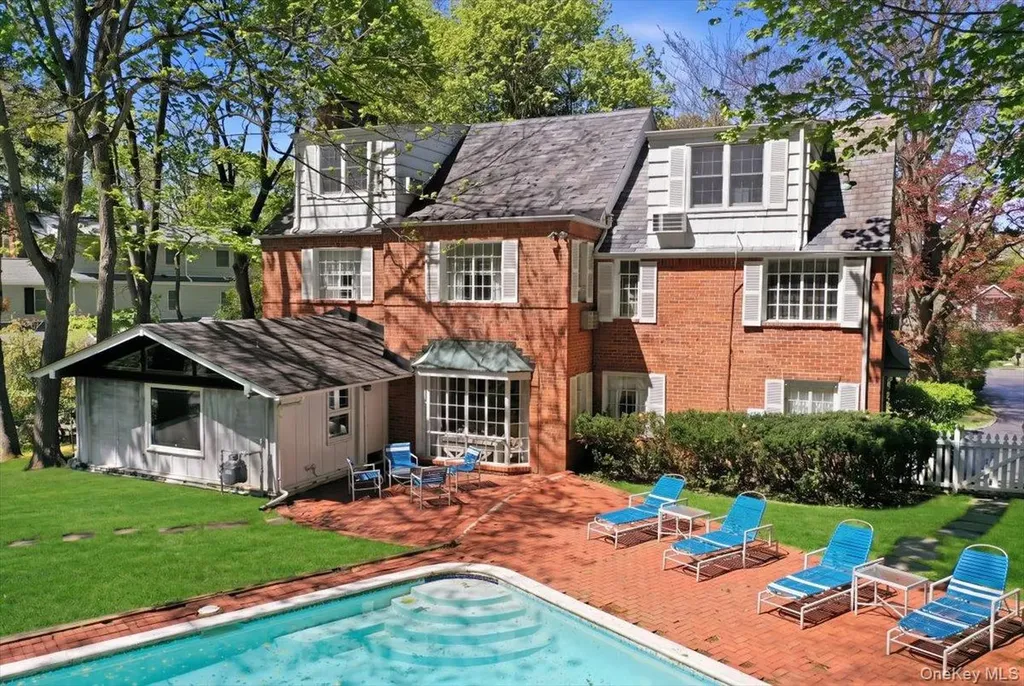 4 The Birches Roslyn Estates NY 11576