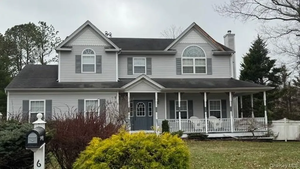 6 Donnelly Court Manorville NY 11949
