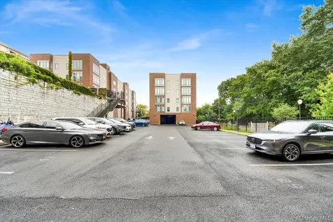 645 North Macquesten Parkway Fleetwood NY 10552