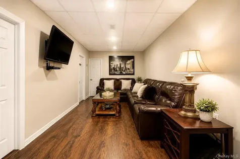 6 Inwood Place New Rochelle NY 10801