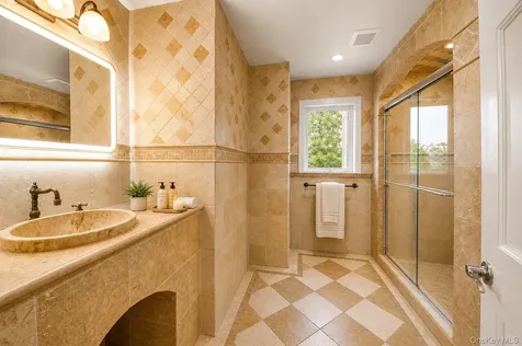 6 Inwood Place New Rochelle NY 10801
