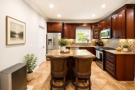 6 Inwood Place New Rochelle NY 10801
