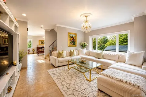 6 Inwood Place New Rochelle NY 10801