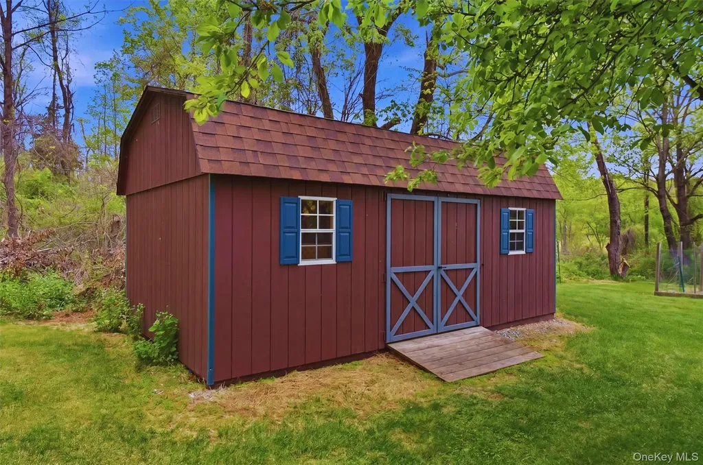 85 Ward Road Salt Point NY 12578