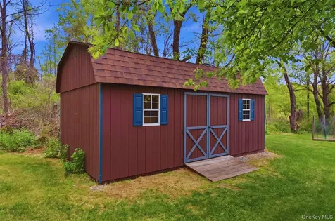 85 Ward Road Salt Point NY 12578