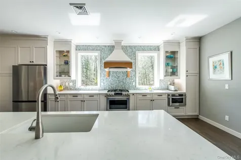 21 Peacock Road Rhinebeck NY 12572