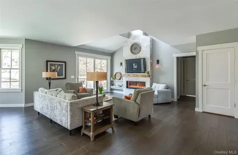 21 Peacock Road Rhinebeck NY 12572