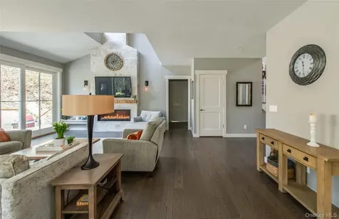 21 Peacock Road Rhinebeck NY 12572