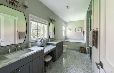 21 Peacock Road Rhinebeck NY 12572