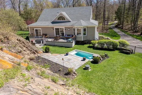 21 Peacock Road Rhinebeck NY 12572