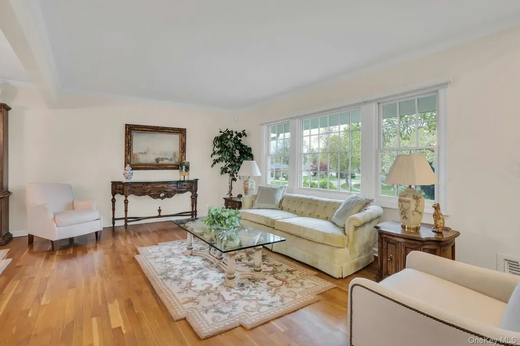 22 Abbey Drive Commack NY 11725