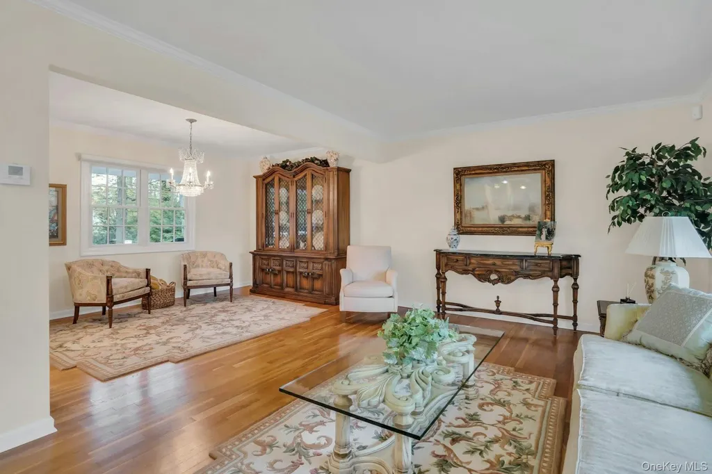 22 Abbey Drive Commack NY 11725