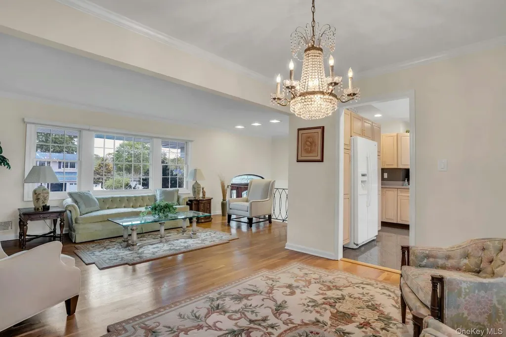 22 Abbey Drive Commack NY 11725
