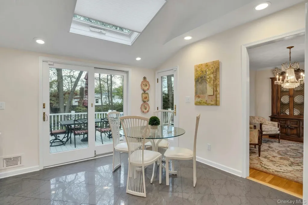 22 Abbey Drive Commack NY 11725