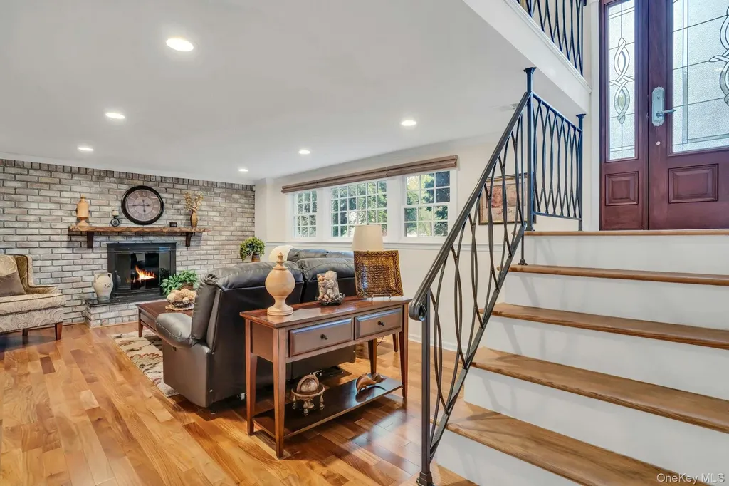 22 Abbey Drive Commack NY 11725
