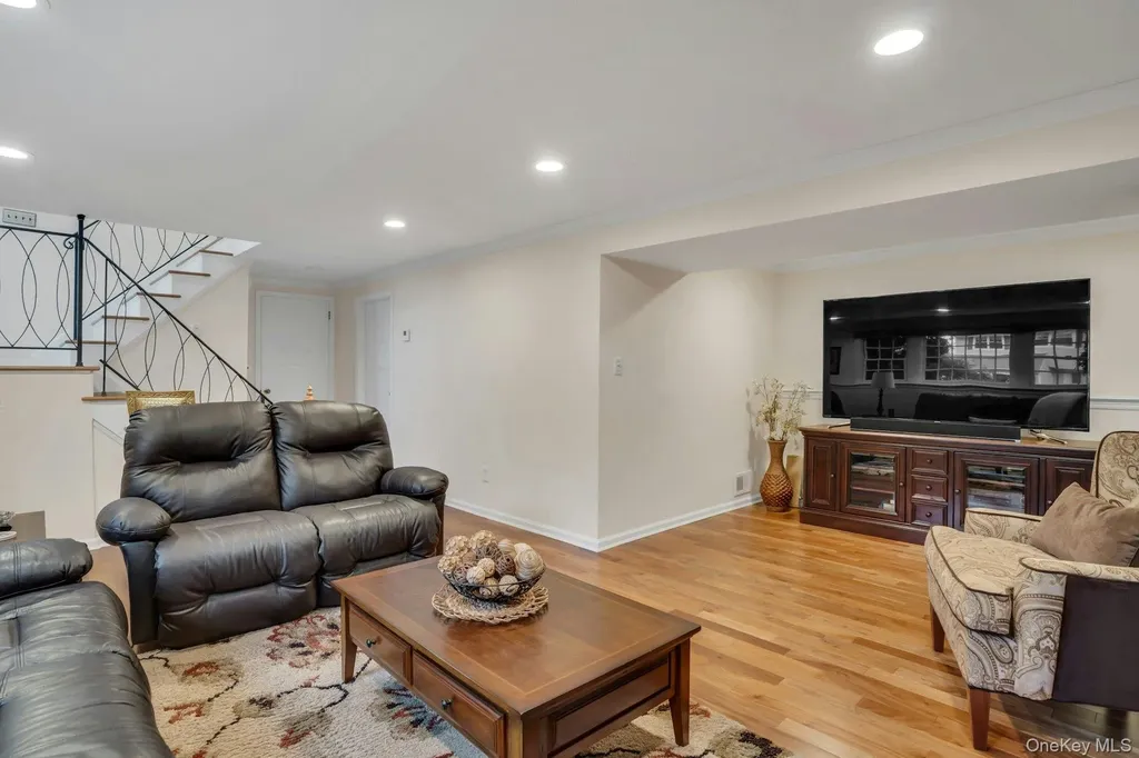 22 Abbey Drive Commack NY 11725