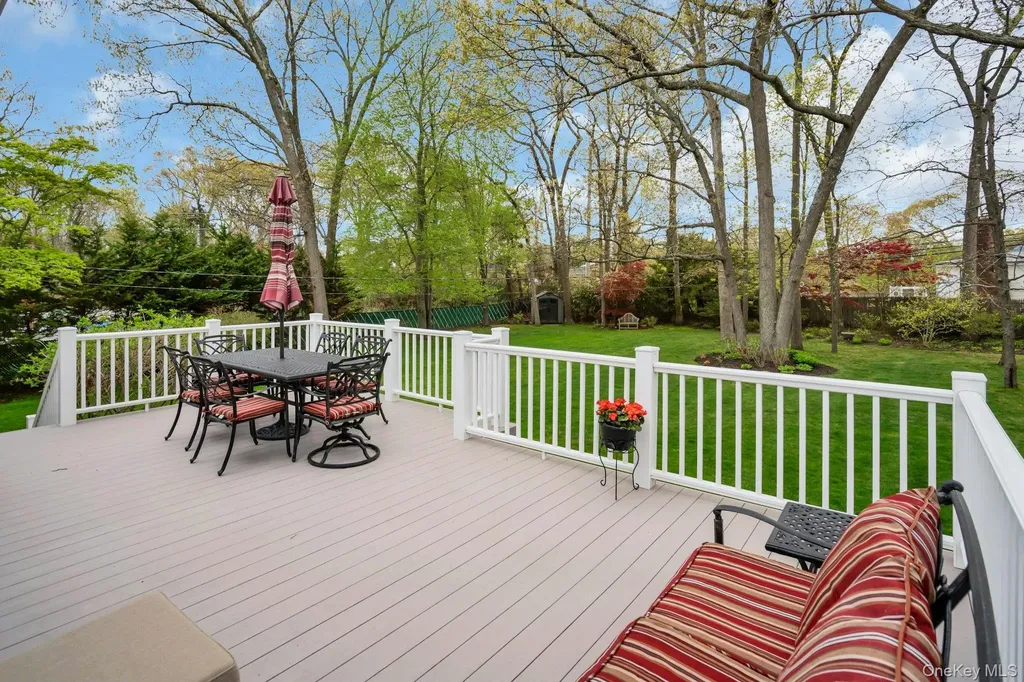 22 Abbey Drive Commack NY 11725