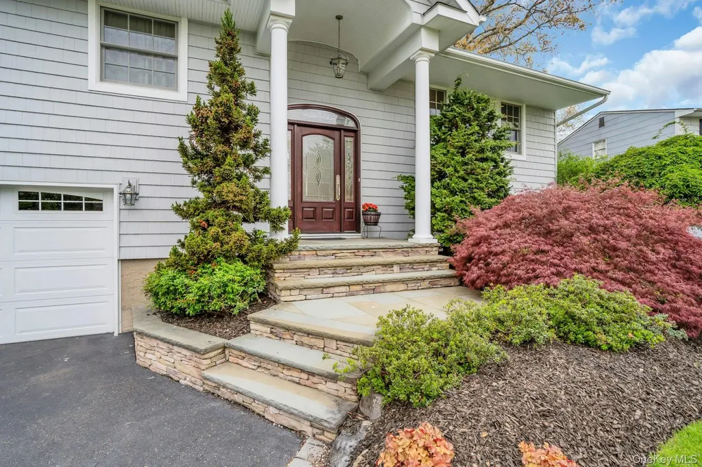 22 Abbey Drive Commack NY 11725