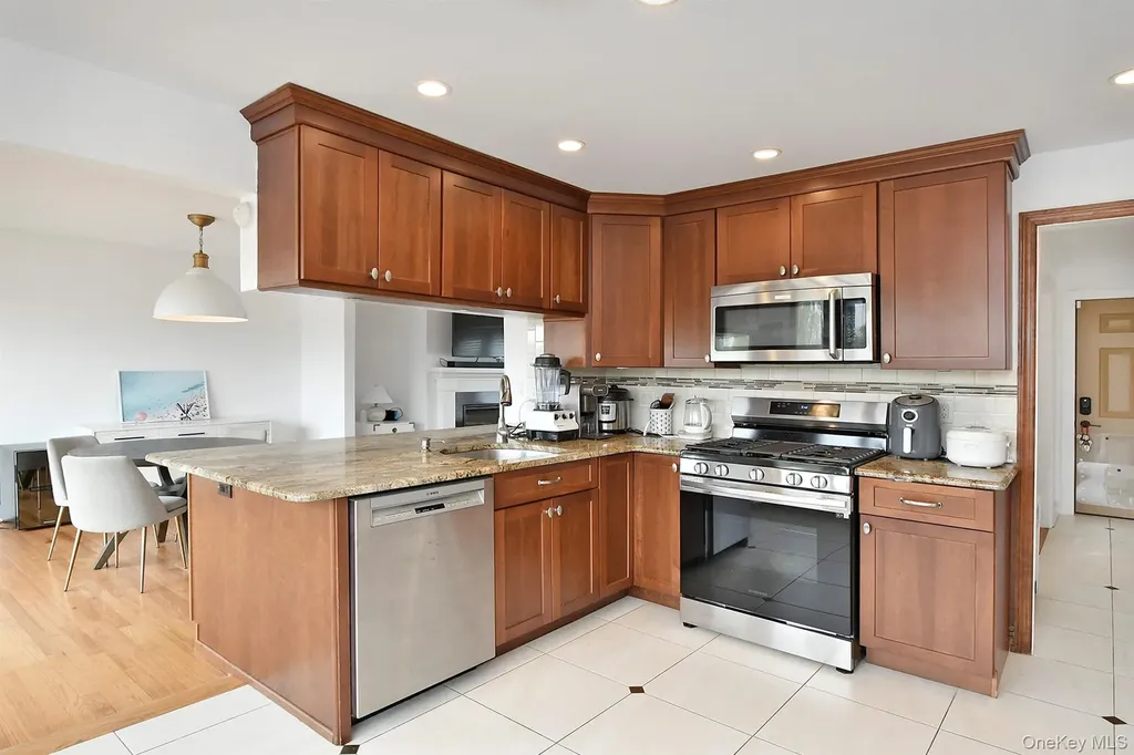 3544 Woodward Street Oceanside NY 11572