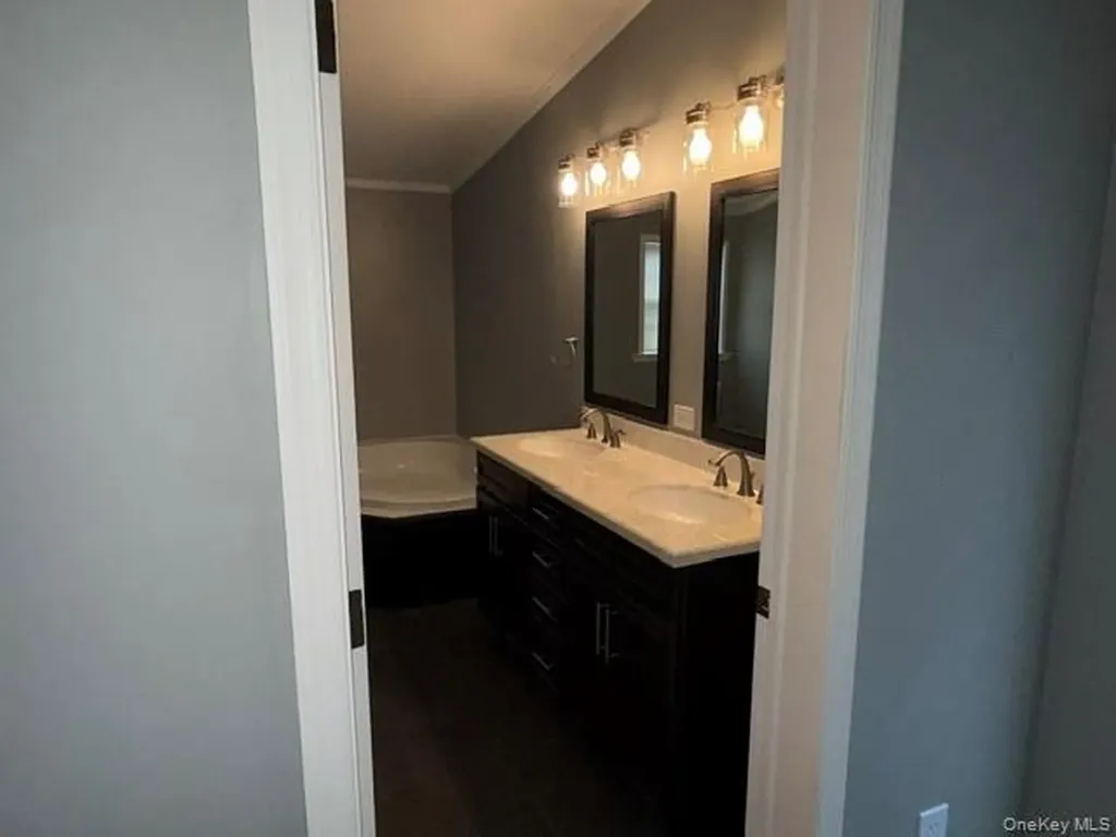 4 Delray Circle Poughkeepsie NY 12603