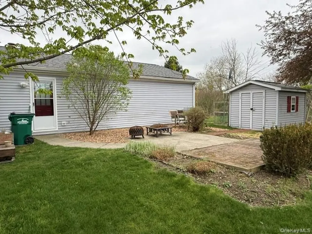 4 Delray Circle Poughkeepsie NY 12603