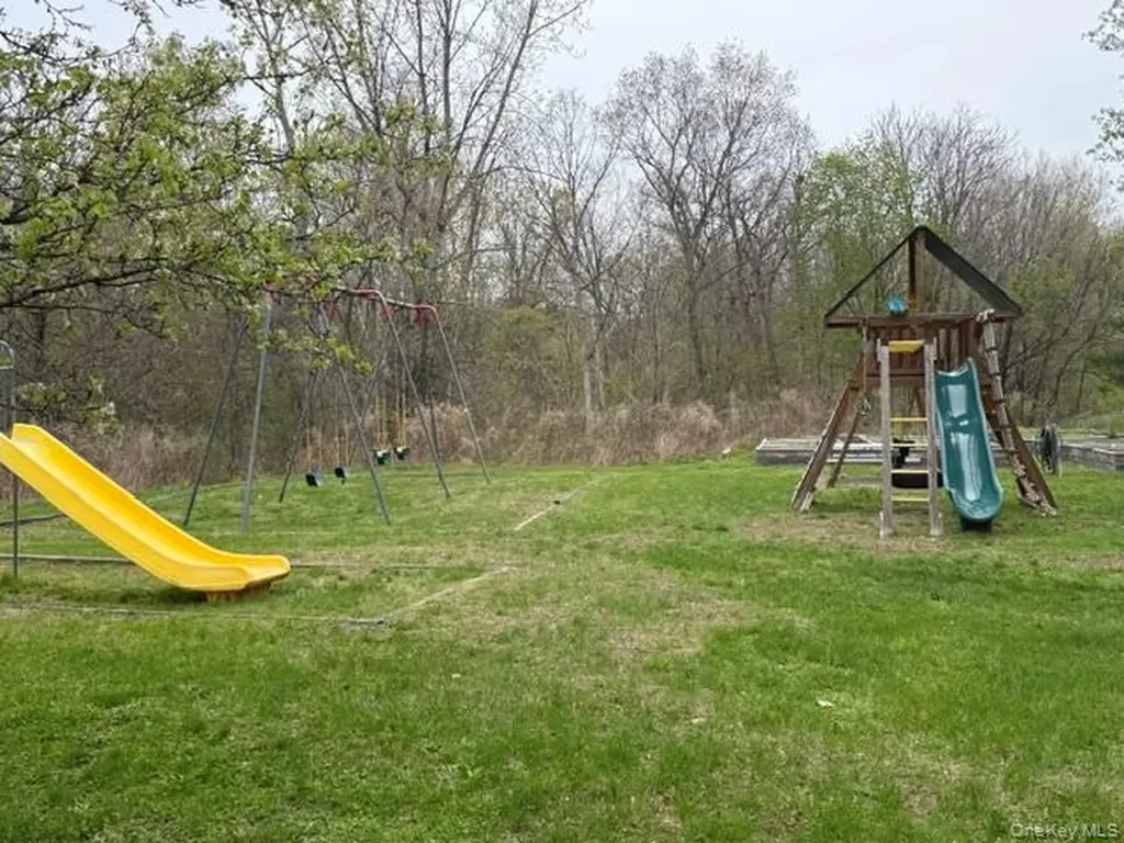 4 Delray Circle Poughkeepsie NY 12603