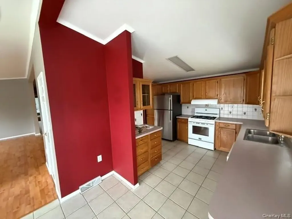 4 Delray Circle Poughkeepsie NY 12603