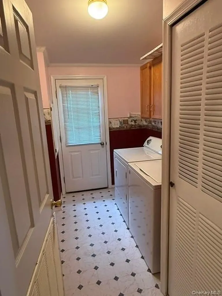 4 Delray Circle Poughkeepsie NY 12603