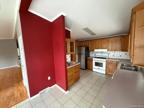 4 Delray Circle Poughkeepsie NY 12603