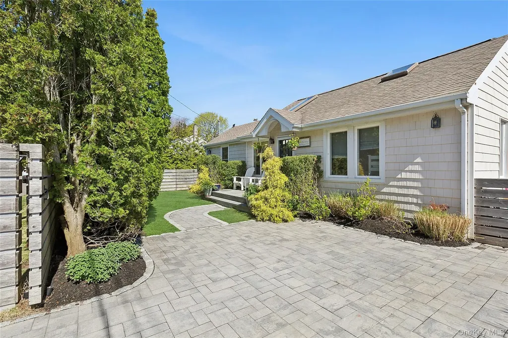 8 Elder Avenue Hampton Bays NY 11946
