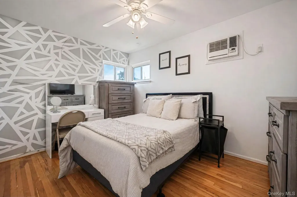 477 N Indiana Avenue Lindenhurst NY 11757