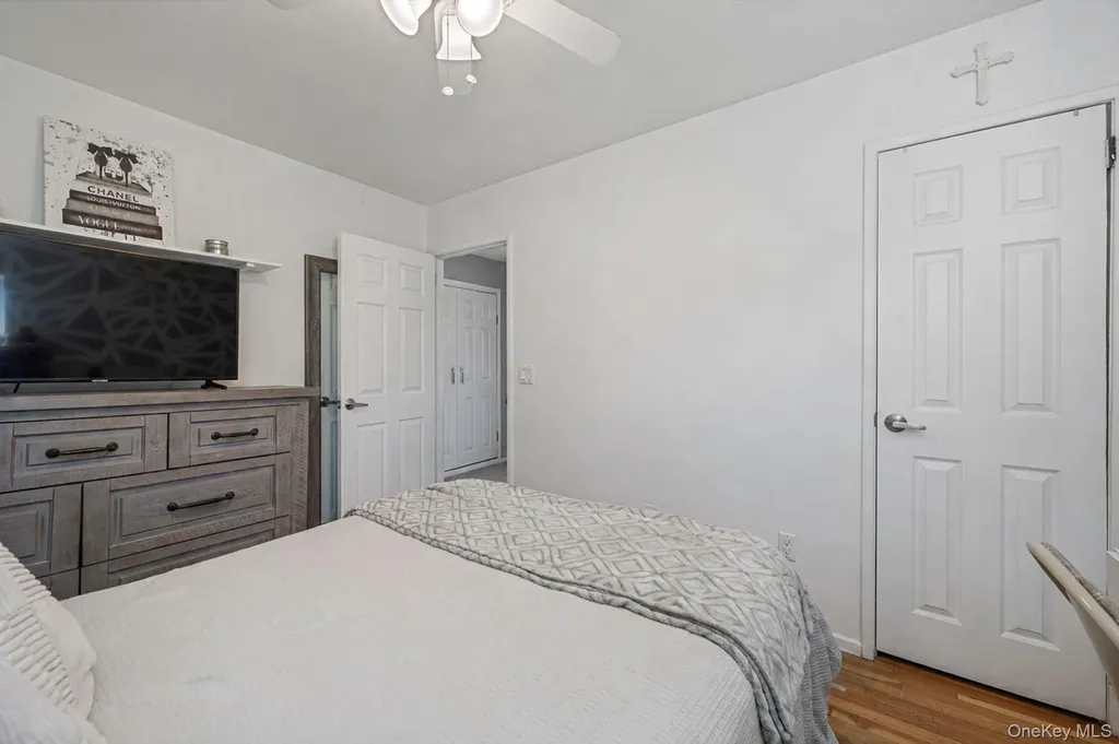 477 N Indiana Avenue Lindenhurst NY 11757