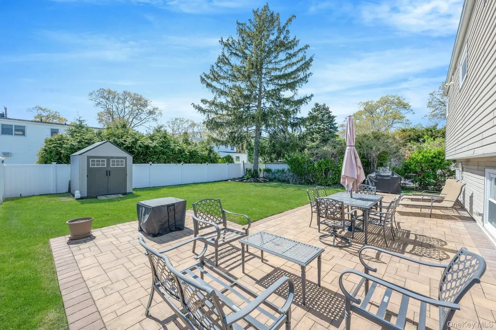 477 N Indiana Avenue Lindenhurst NY 11757