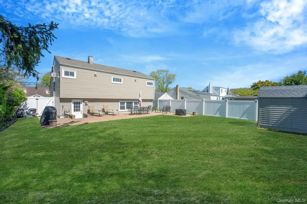 477 N Indiana Avenue Lindenhurst NY 11757