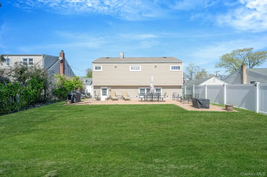 477 N Indiana Avenue Lindenhurst NY 11757