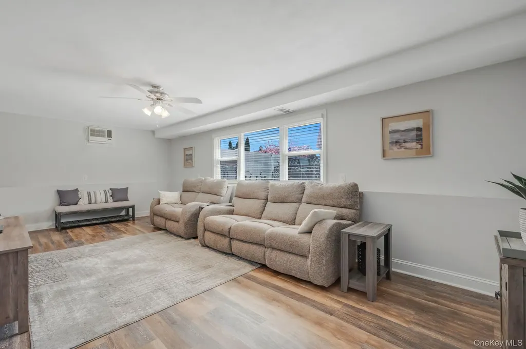 477 N Indiana Avenue Lindenhurst NY 11757