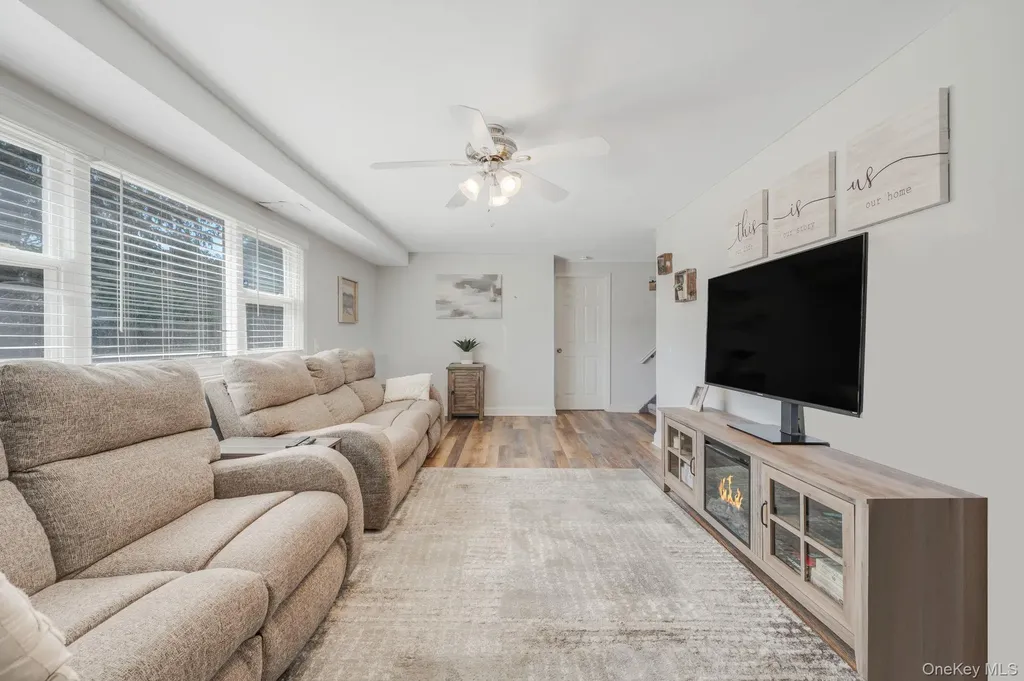 477 N Indiana Avenue Lindenhurst NY 11757