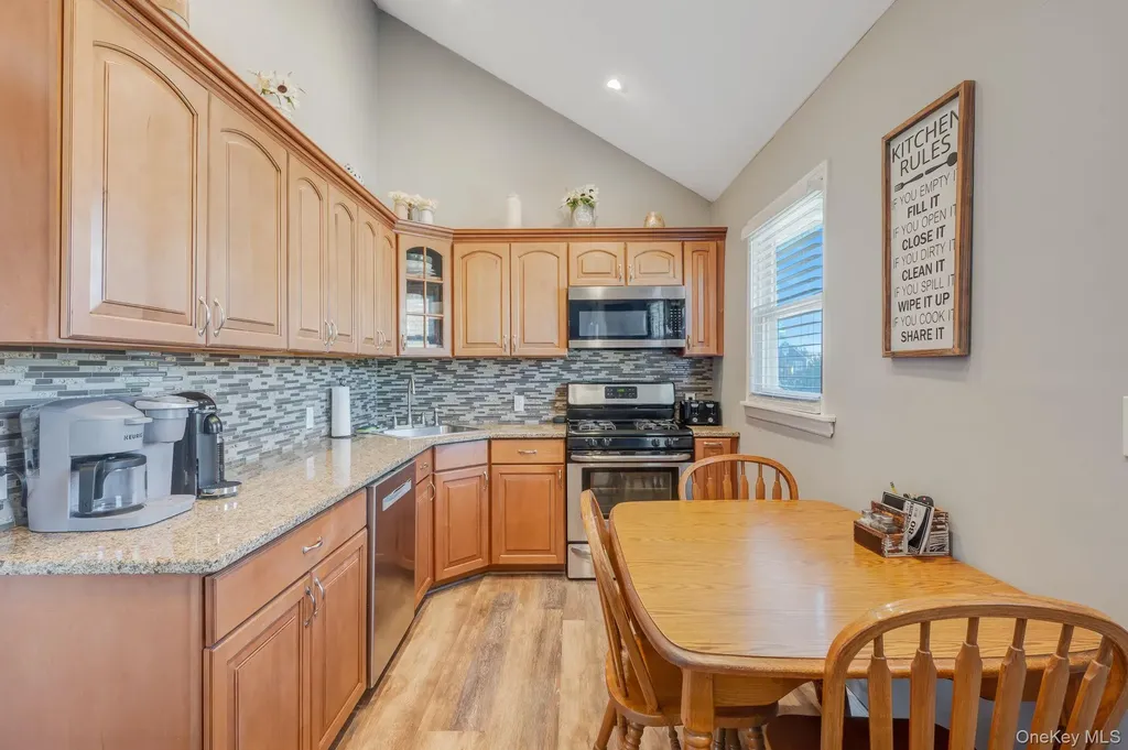 477 N Indiana Avenue Lindenhurst NY 11757