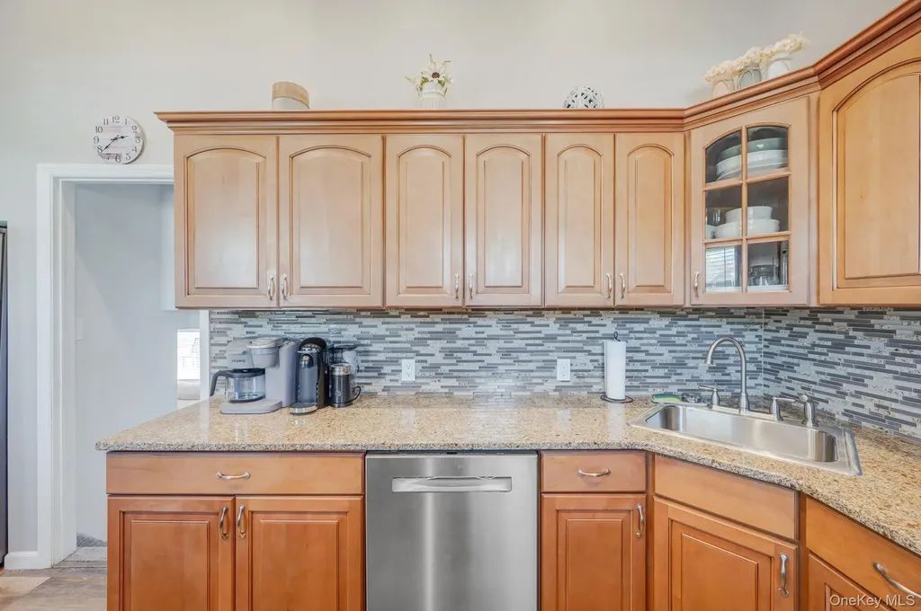 477 N Indiana Avenue Lindenhurst NY 11757