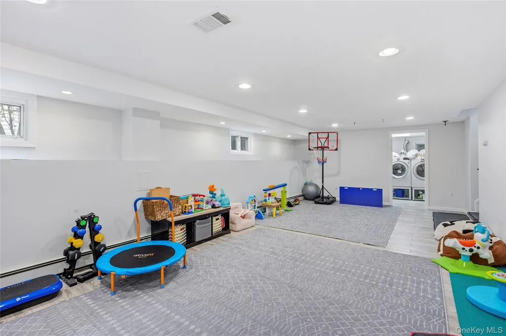 1970 Brook Park Drive Merrick NY 11566