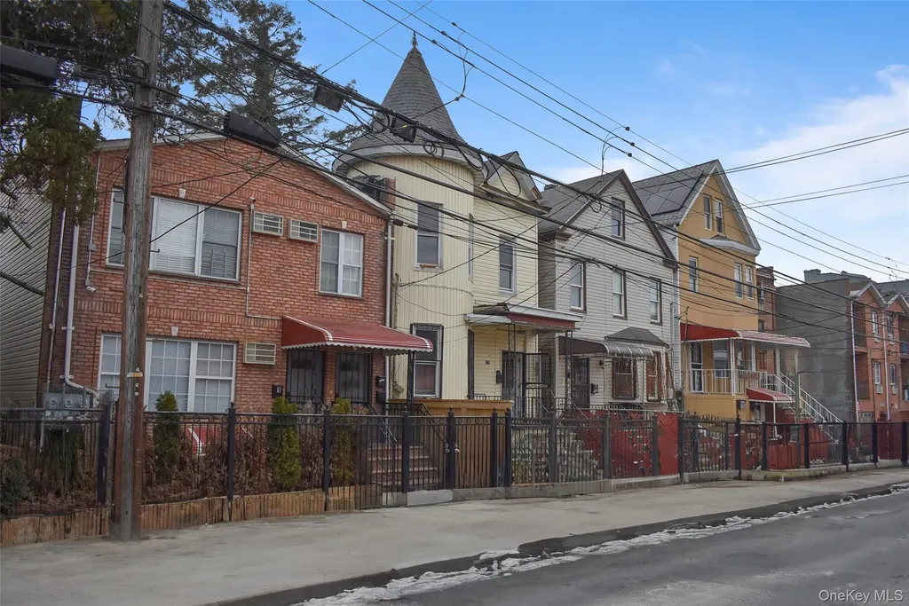 740 E 218th Street Bronx NY 10467