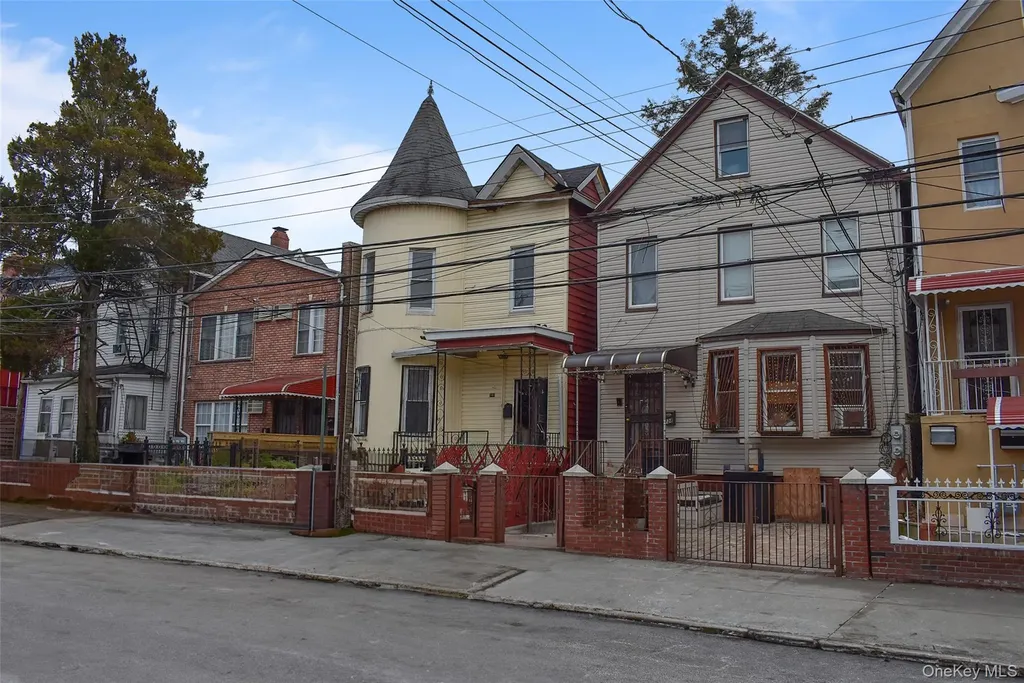 740 E 218th Street Bronx NY 10467
