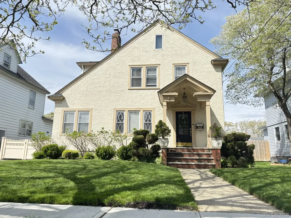 43 Rolling Street Lynbrook NY 11563
