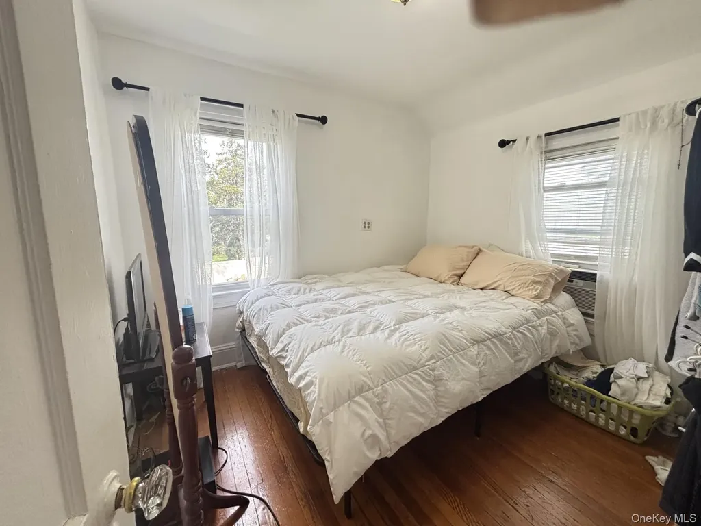 43 Rolling Street Lynbrook NY 11563
