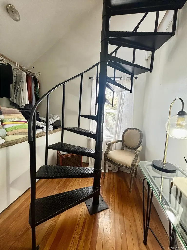 43 Rolling Street Lynbrook NY 11563