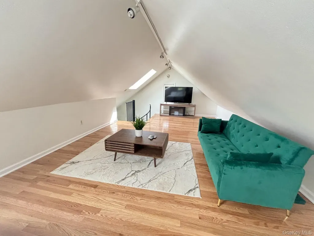 43 Rolling Street Lynbrook NY 11563