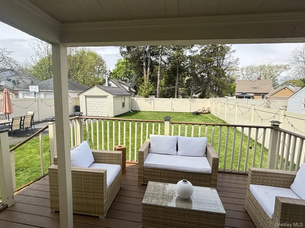 43 Rolling Street Lynbrook NY 11563