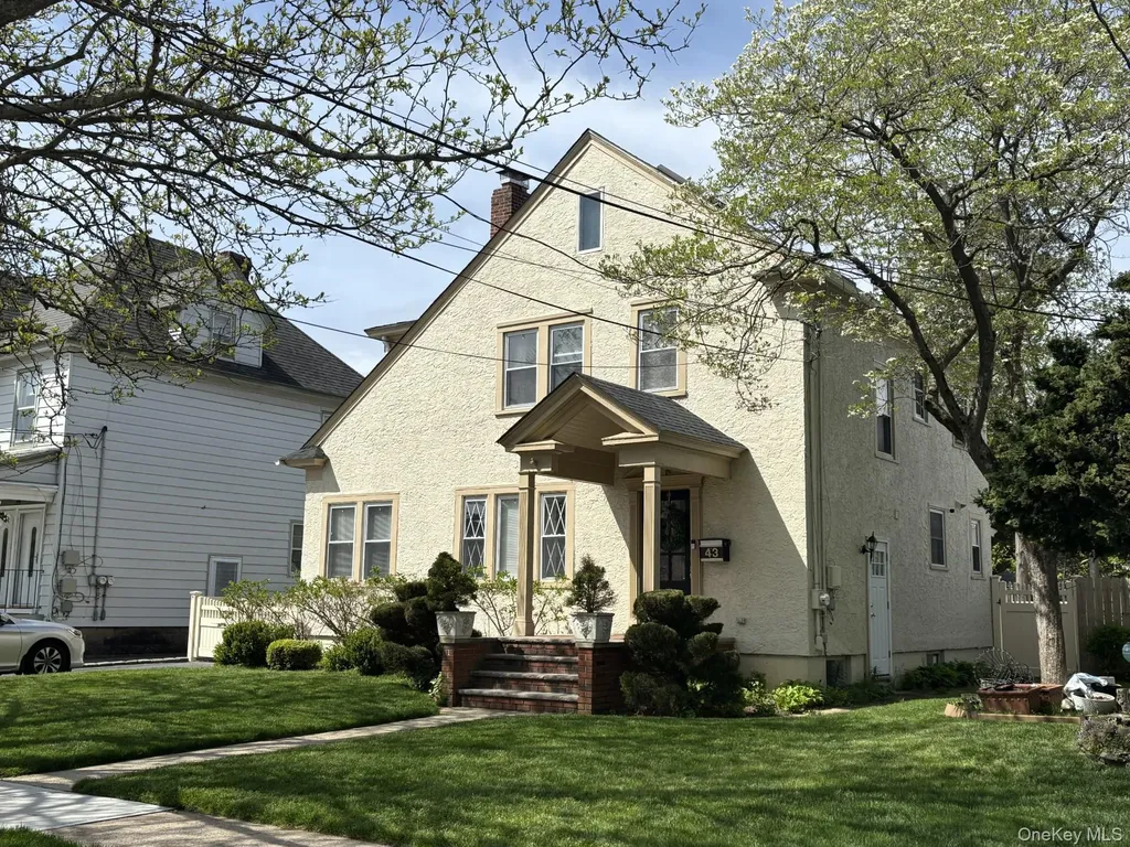 43 Rolling Street Lynbrook NY 11563